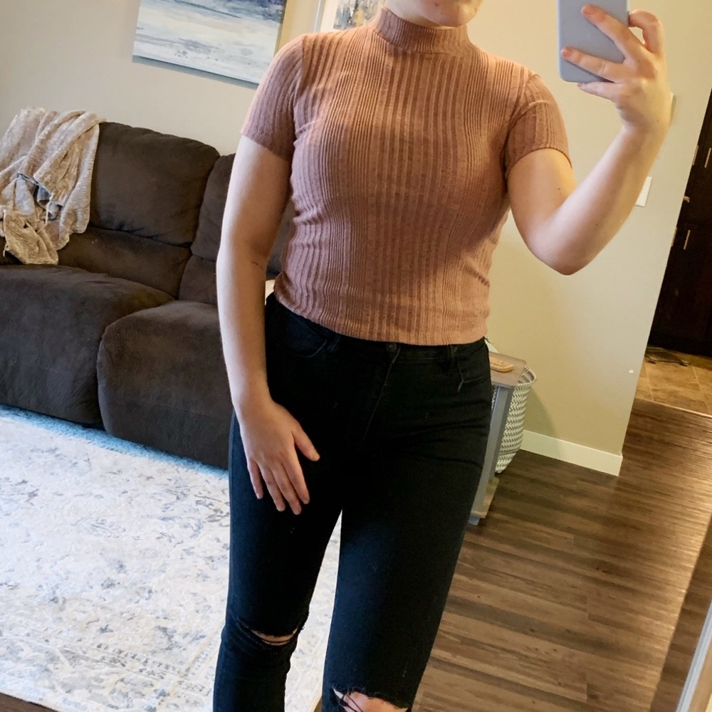 Mauve mock-neck sweater tee